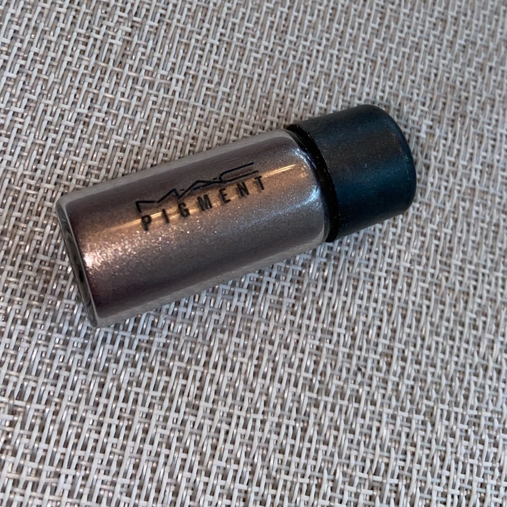 Mac Mauvement Pigment